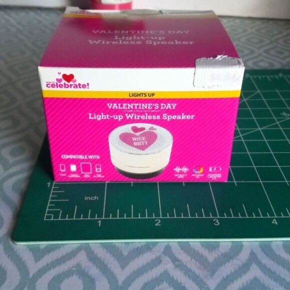 Light Up Wireless Speaker - Picture 1 of 3